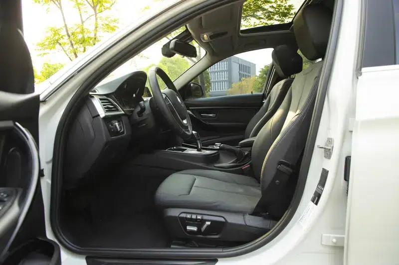 2016 BMW 3 Series 320Li Fashion Edition — миниатюра 26