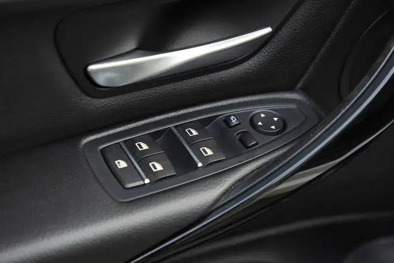 2016 BMW 3 Series 320Li Fashion Edition — миниатюра 29