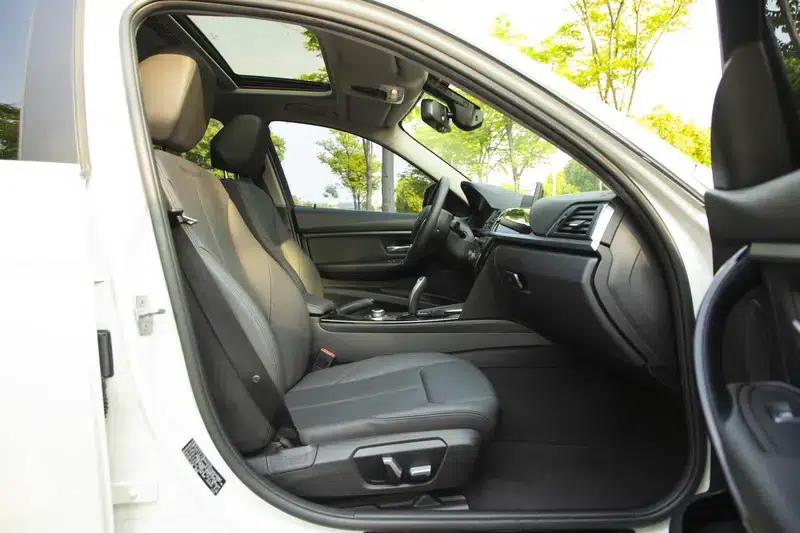 2016 BMW 3 Series 320Li Fashion Edition — миниатюра 32