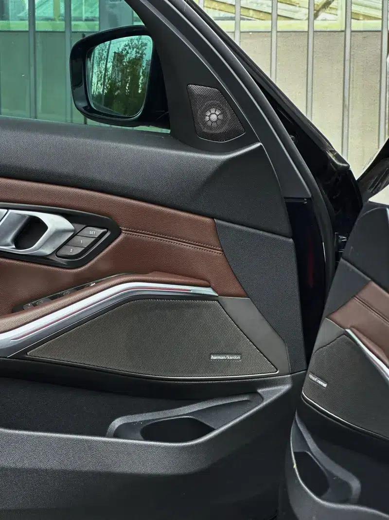 2022 BMW 3 Series 325i M Sport Shadow Edition — миниатюра 12