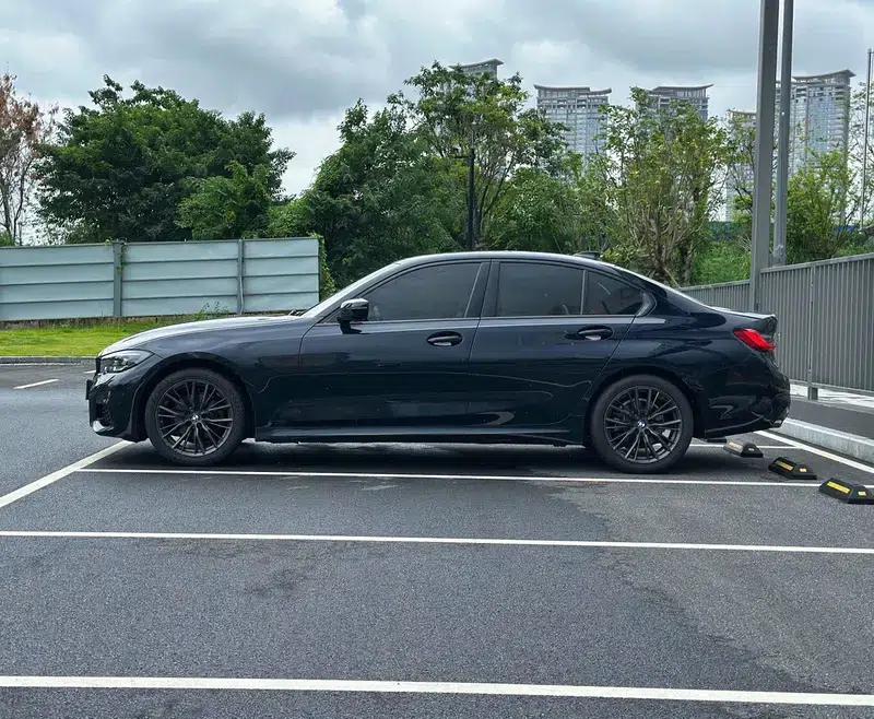 2022 BMW 3 Series 325i M Sport Shadow Edition — миниатюра 3