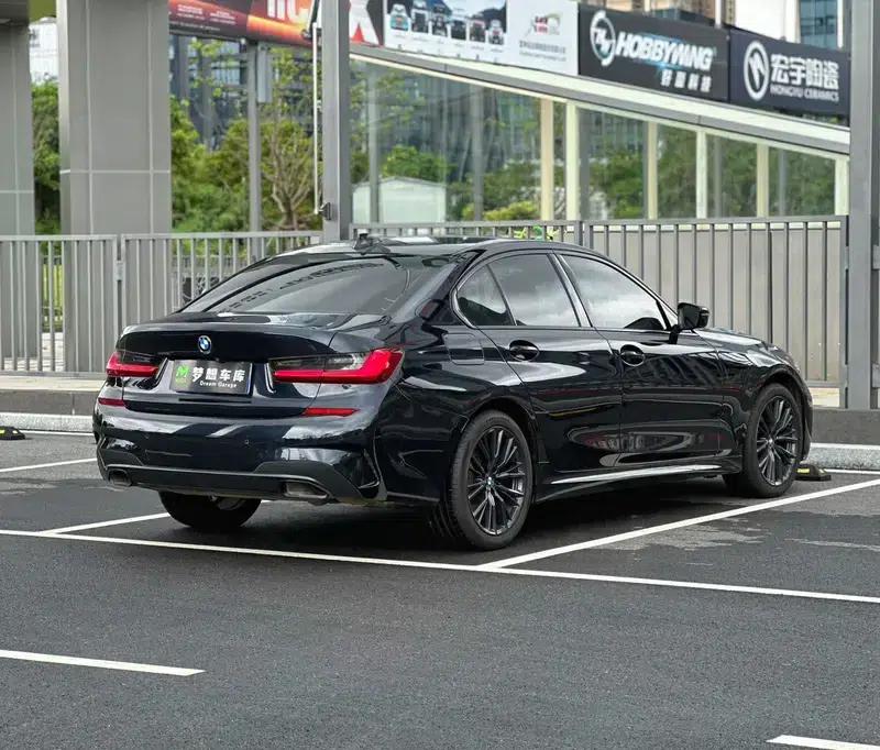 2022 BMW 3 Series 325i M Sport Shadow Edition — миниатюра 6