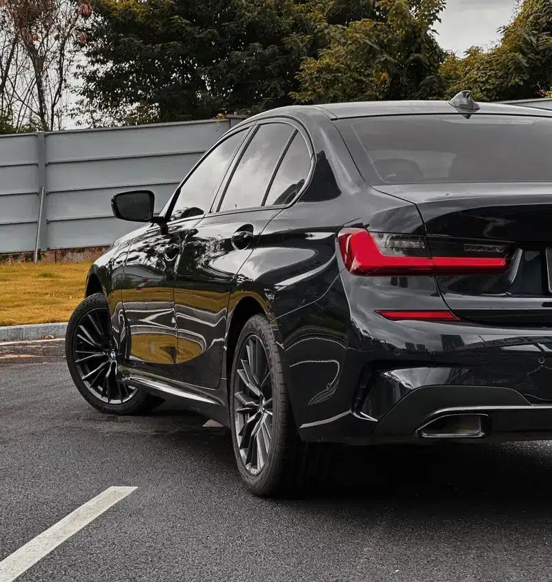 2022 BMW 3 Series 325i M Sport Shadow Edition — миниатюра 9