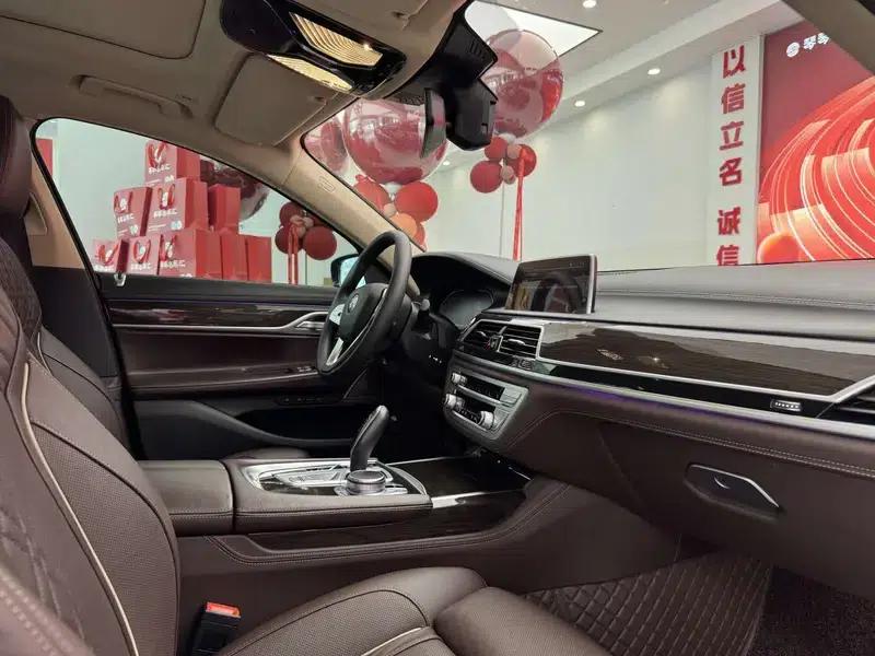 2019 BMW 7 Series 730Li Luxury Package — миниатюра 26