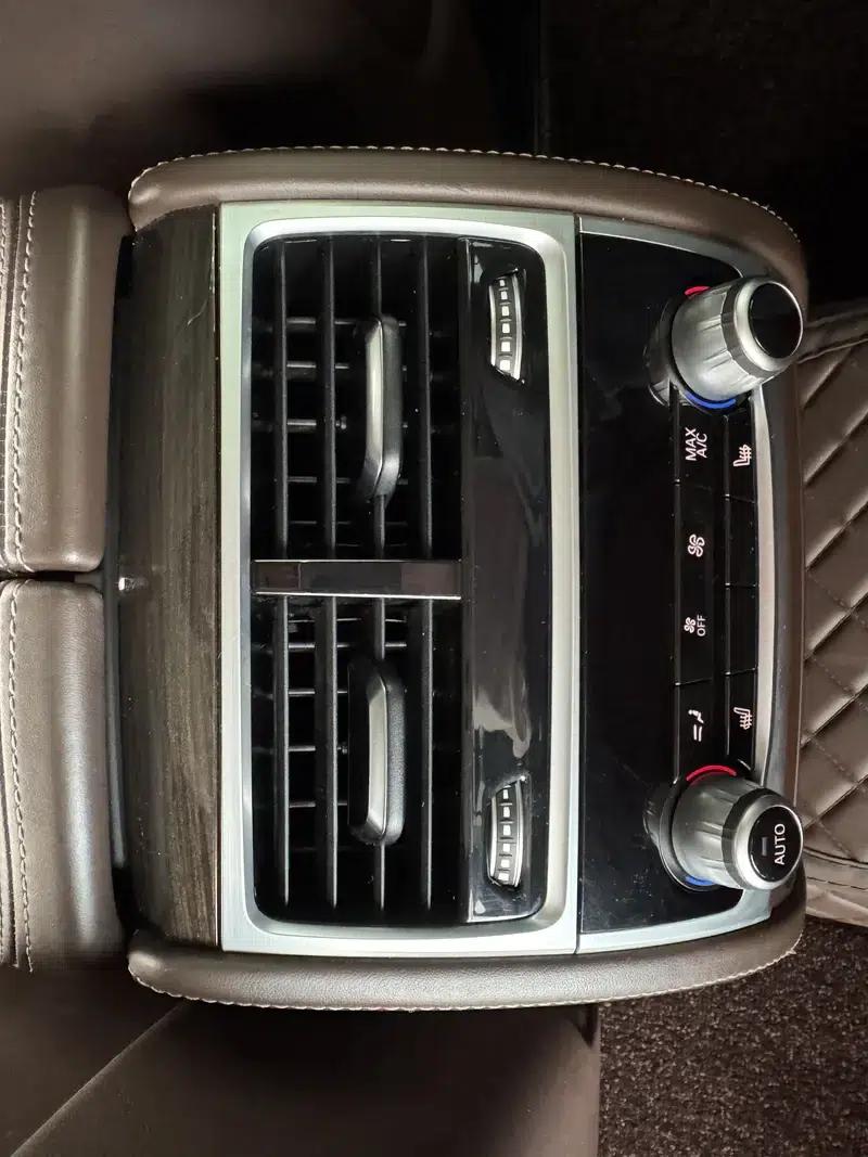 2019 BMW 7 Series 730Li Luxury Package — миниатюра 10
