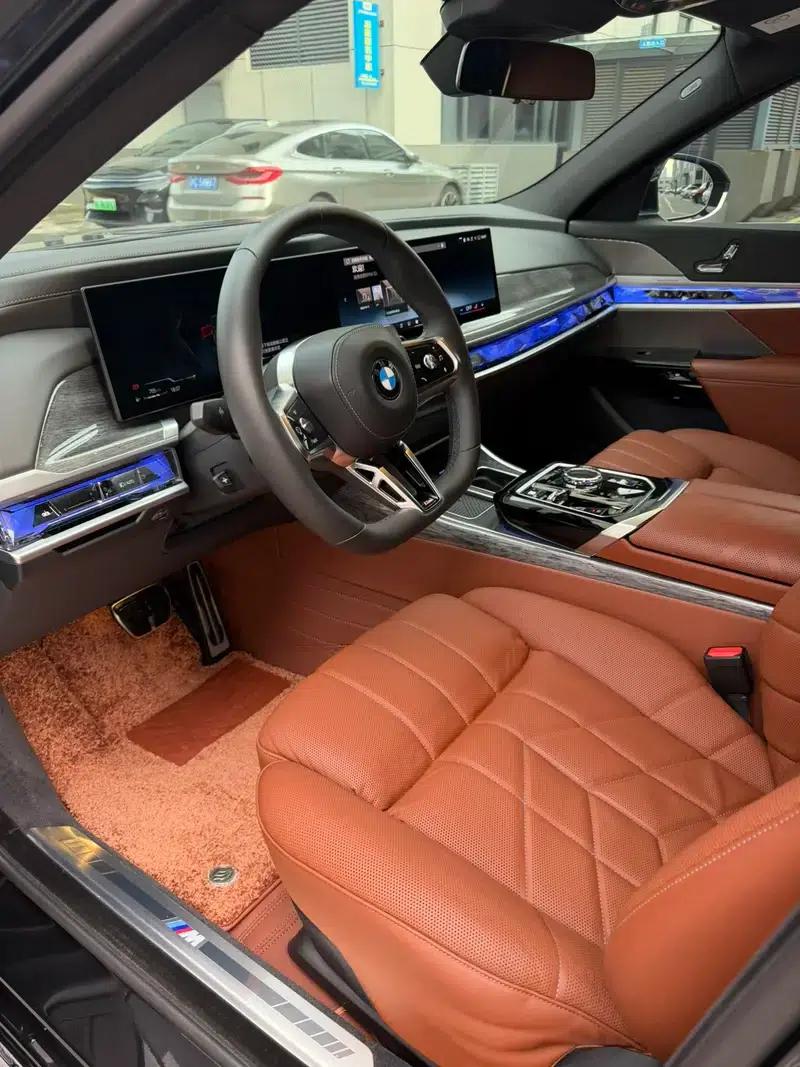 2023 BMW 7 Series 740Li Luxury M Sport Package — миниатюра 8