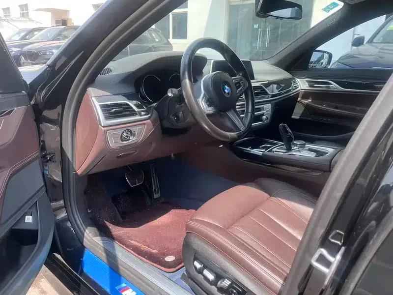2018 BMW 7 Series 730Li Leading Edition M Sport Package — миниатюра 11