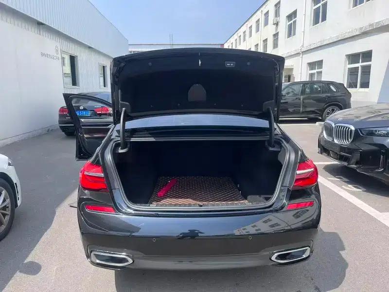 2018 BMW 7 Series 730Li Leading Edition M Sport Package — миниатюра 13