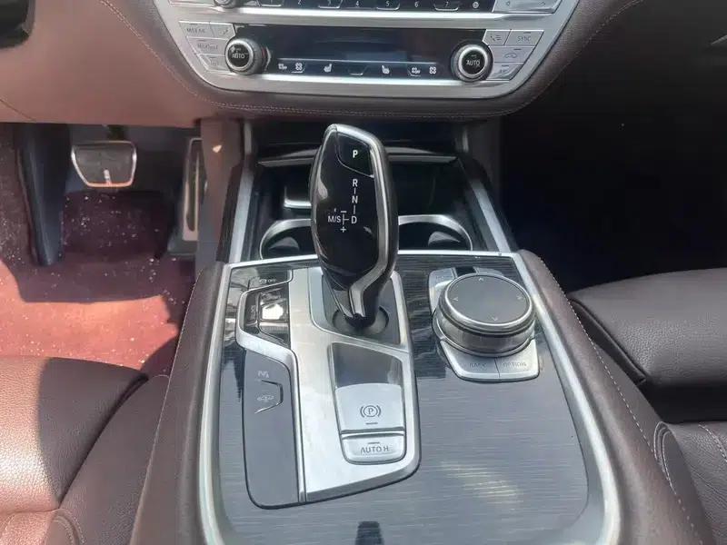 2018 BMW 7 Series 730Li Leading Edition M Sport Package — миниатюра 10