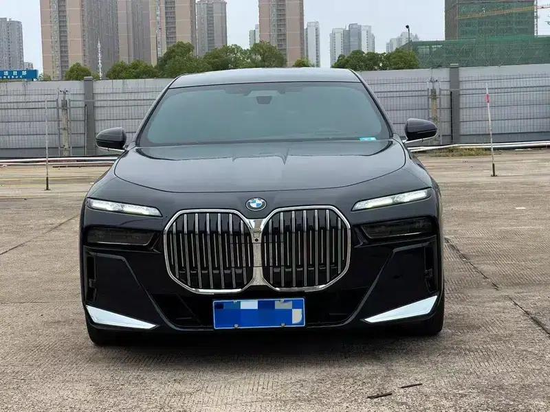 2023 BMW 7 Series 740Li Luxury M Sport Package — миниатюра 2