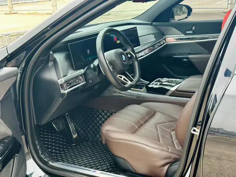 2023 BMW 7 Series 740Li Luxury M Sport Package — миниатюра 8