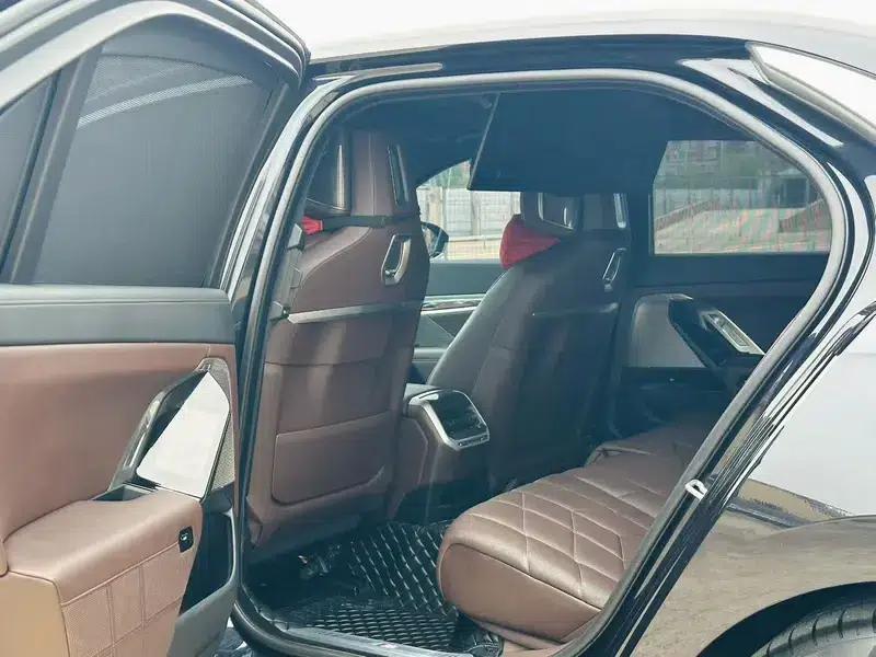 2023 BMW 7 Series 740Li Luxury M Sport Package — миниатюра 9