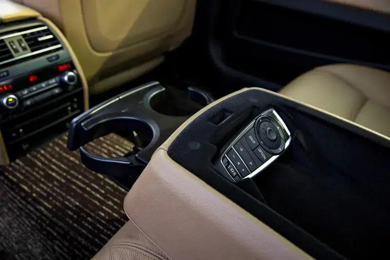 BMW 7 Series 2009 740Li Leading Edition — миниатюра 11