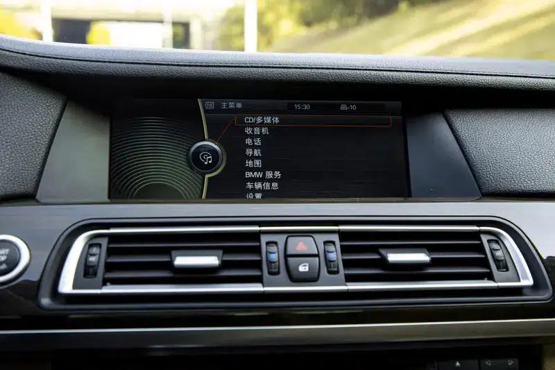 BMW 7 Series 2009 740Li Leading Edition — миниатюра 12