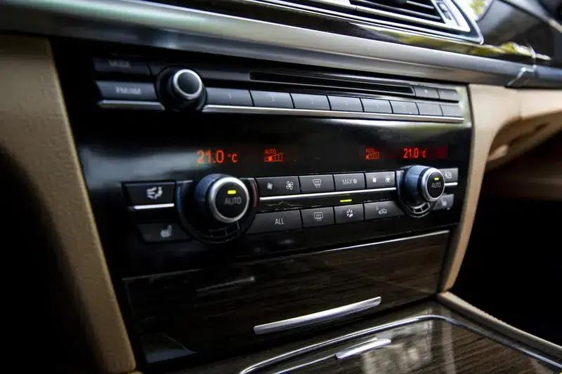 BMW 7 Series 2009 740Li Leading Edition — миниатюра 13