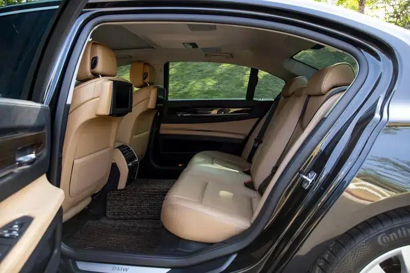 BMW 7 Series 2009 740Li Leading Edition — миниатюра 28