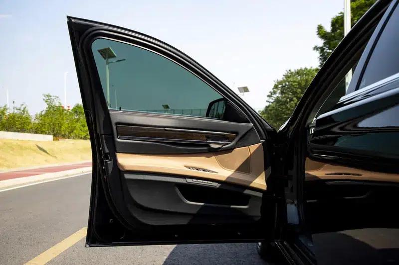 BMW 7 Series 2009 740Li Leading Edition — миниатюра 29