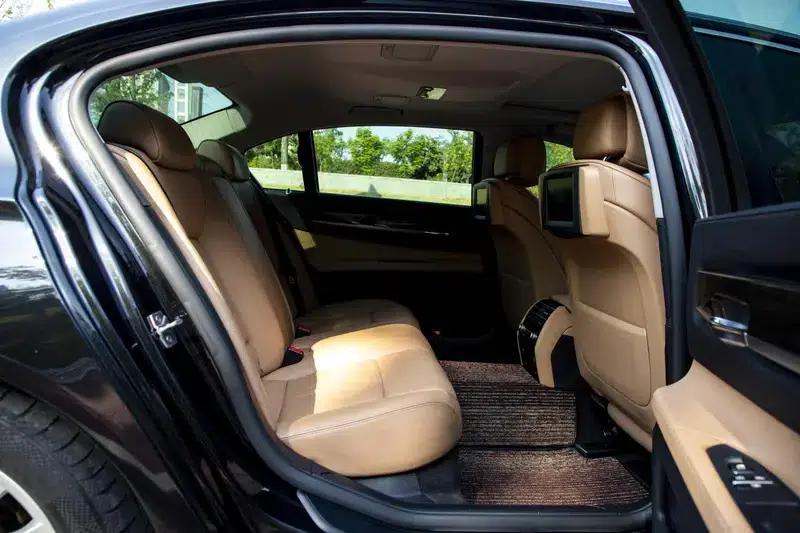BMW 7 Series 2009 740Li Leading Edition — миниатюра 31