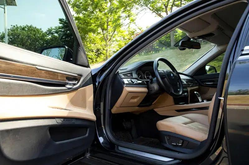 BMW 7 Series 2009 740Li Leading Edition — миниатюра 32
