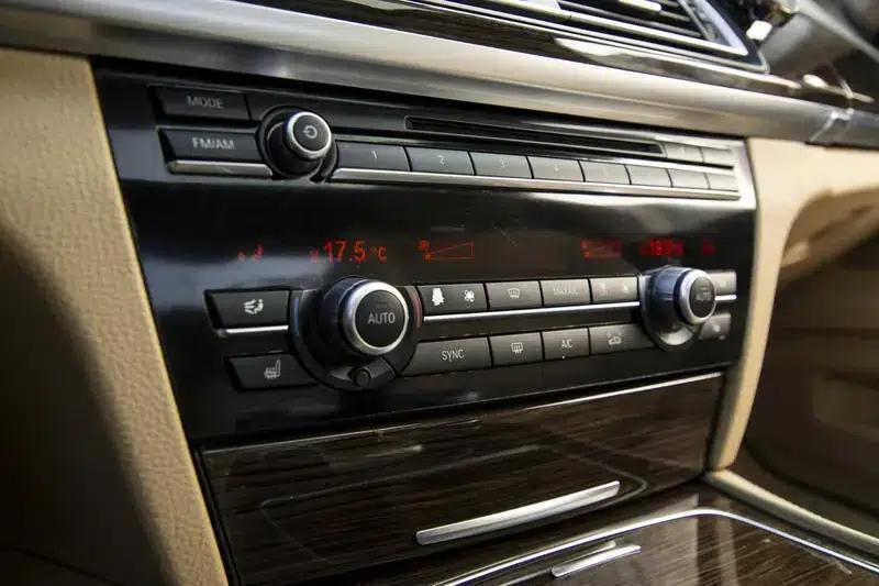 BMW 7 Series 2013 730Li Leading Edition — миниатюра 12