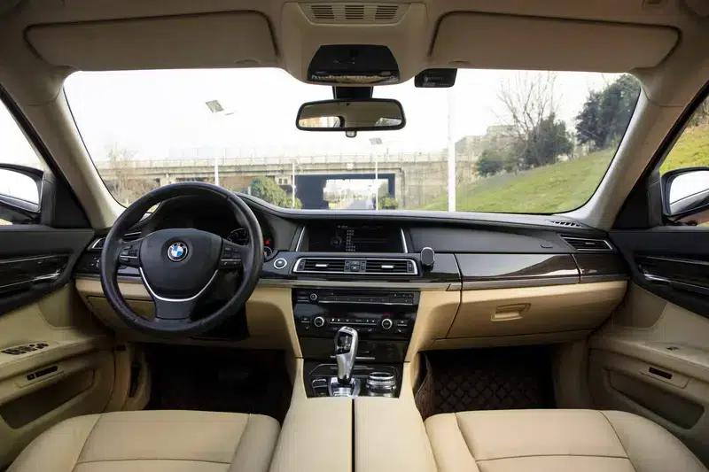 BMW 7 Series 2013 730Li Leading Edition — миниатюра 17