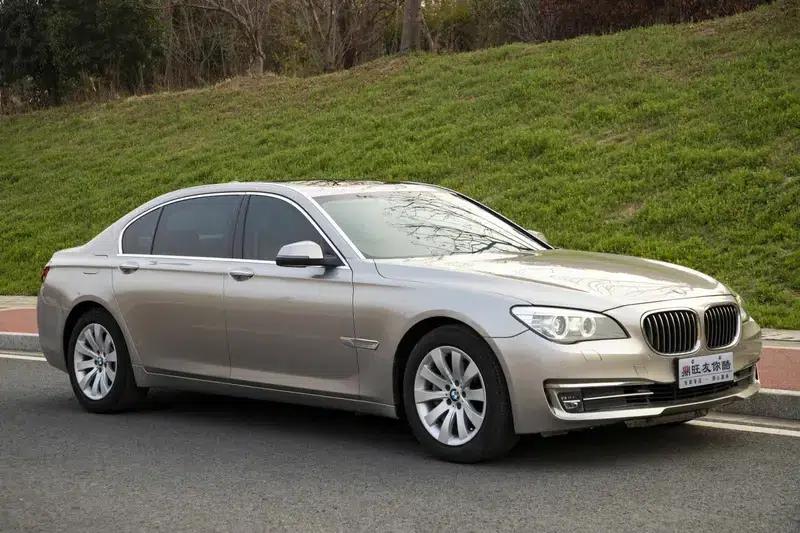 BMW 7 Series 2013 730Li Leading Edition — миниатюра 3
