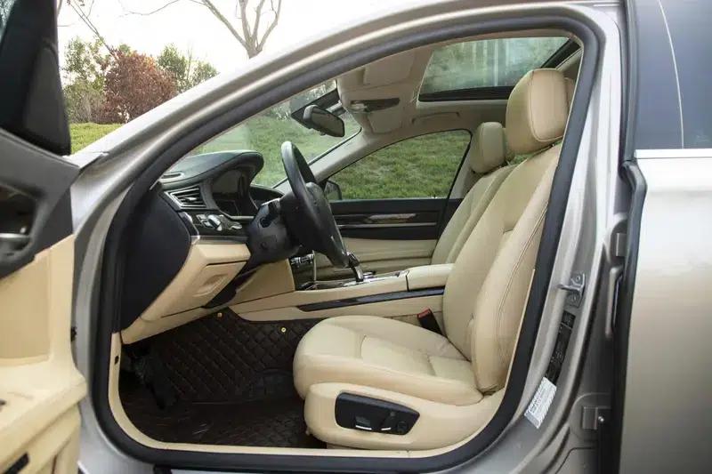 BMW 7 Series 2013 730Li Leading Edition — миниатюра 26
