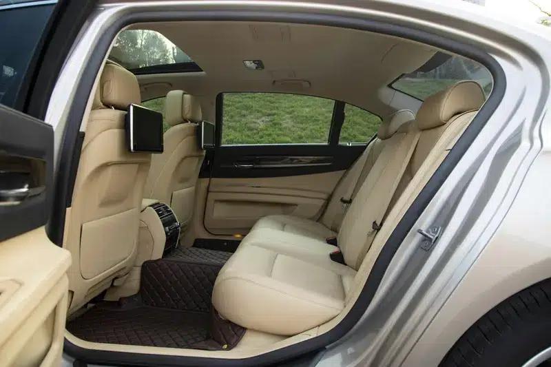 BMW 7 Series 2013 730Li Leading Edition — миниатюра 28
