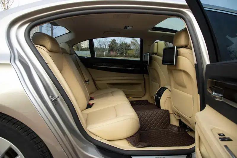 BMW 7 Series 2013 730Li Leading Edition — миниатюра 32
