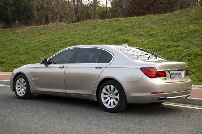 BMW 7 Series 2013 730Li Leading Edition — миниатюра 5