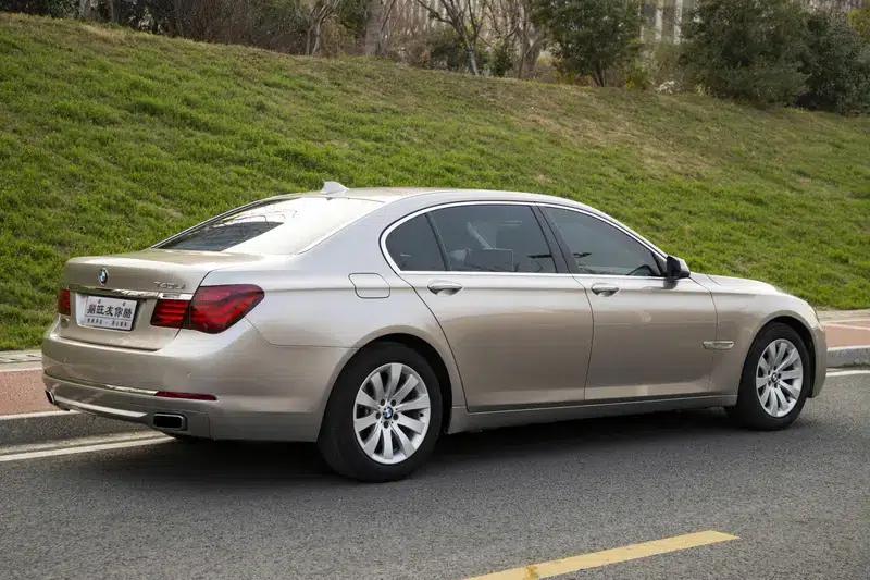 BMW 7 Series 2013 730Li Leading Edition — миниатюра 7