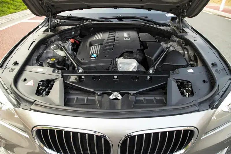 BMW 7 Series 2013 730Li Leading Edition — миниатюра 8
