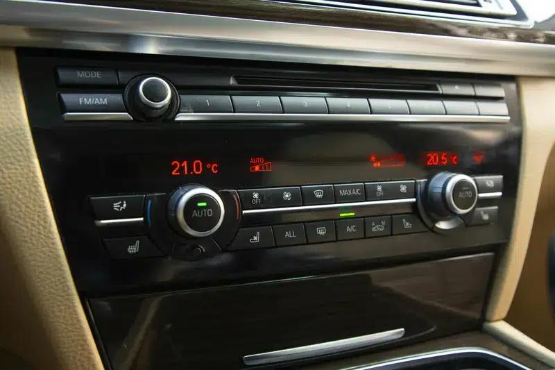 2013 BMW 7 Series 740Li Leading Edition — миниатюра 11