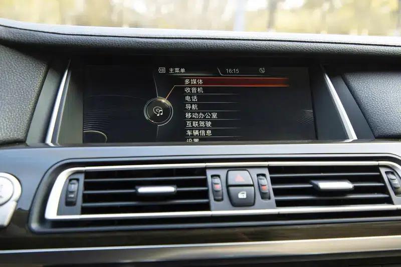 2013 BMW 7 Series 740Li Leading Edition — миниатюра 14