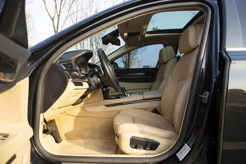 2013 BMW 7 Series 740Li Leading Edition — миниатюра 27