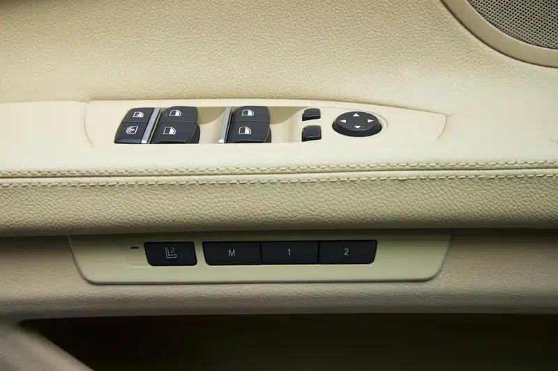 2013 BMW 7 Series 740Li Leading Edition — миниатюра 31