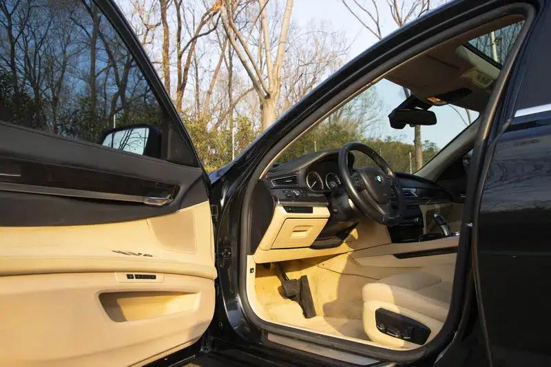 2013 BMW 7 Series 740Li Leading Edition — миниатюра 32