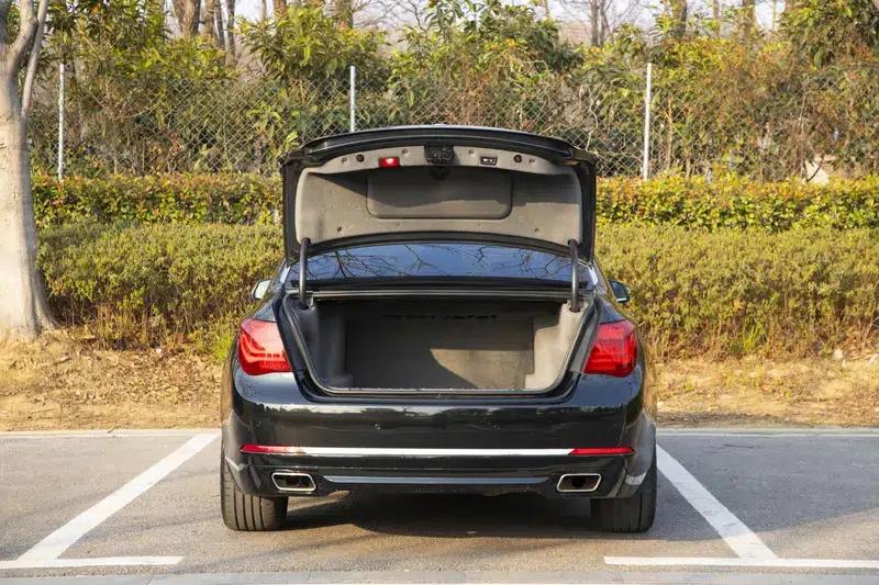 2013 BMW 7 Series 740Li Leading Edition — миниатюра 10