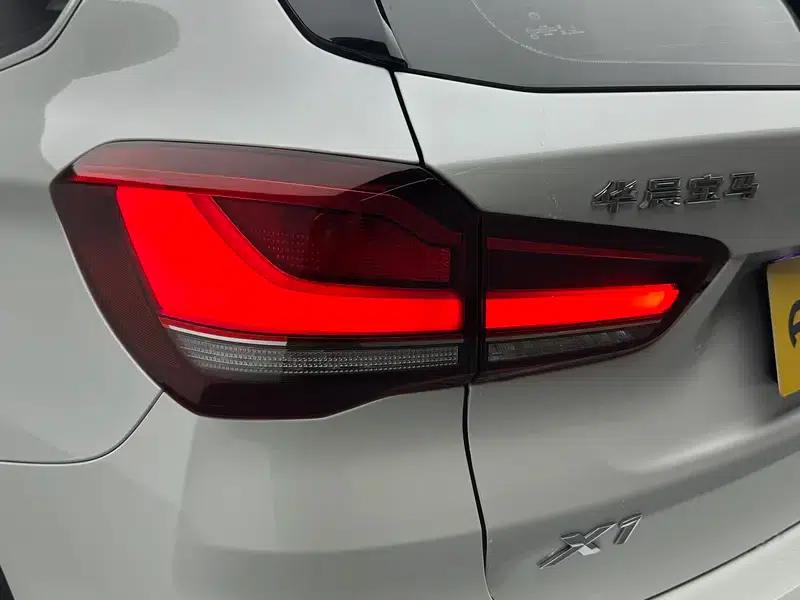 BMW X1 2022 sDrive25Li Leading Edition — миниатюра 13