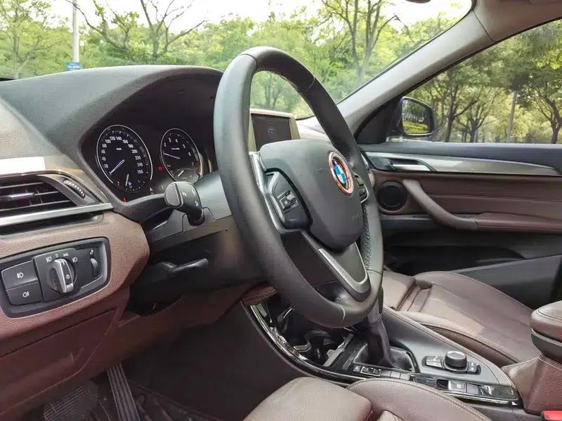 BMW X1 2018 sDrive18Li Premium — миниатюра 16