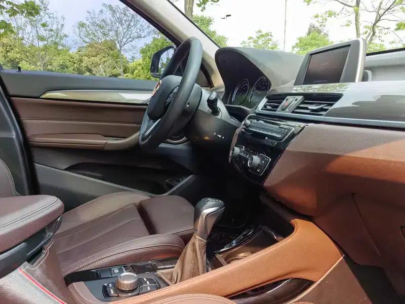 BMW X1 2018 sDrive18Li Premium — миниатюра 17
