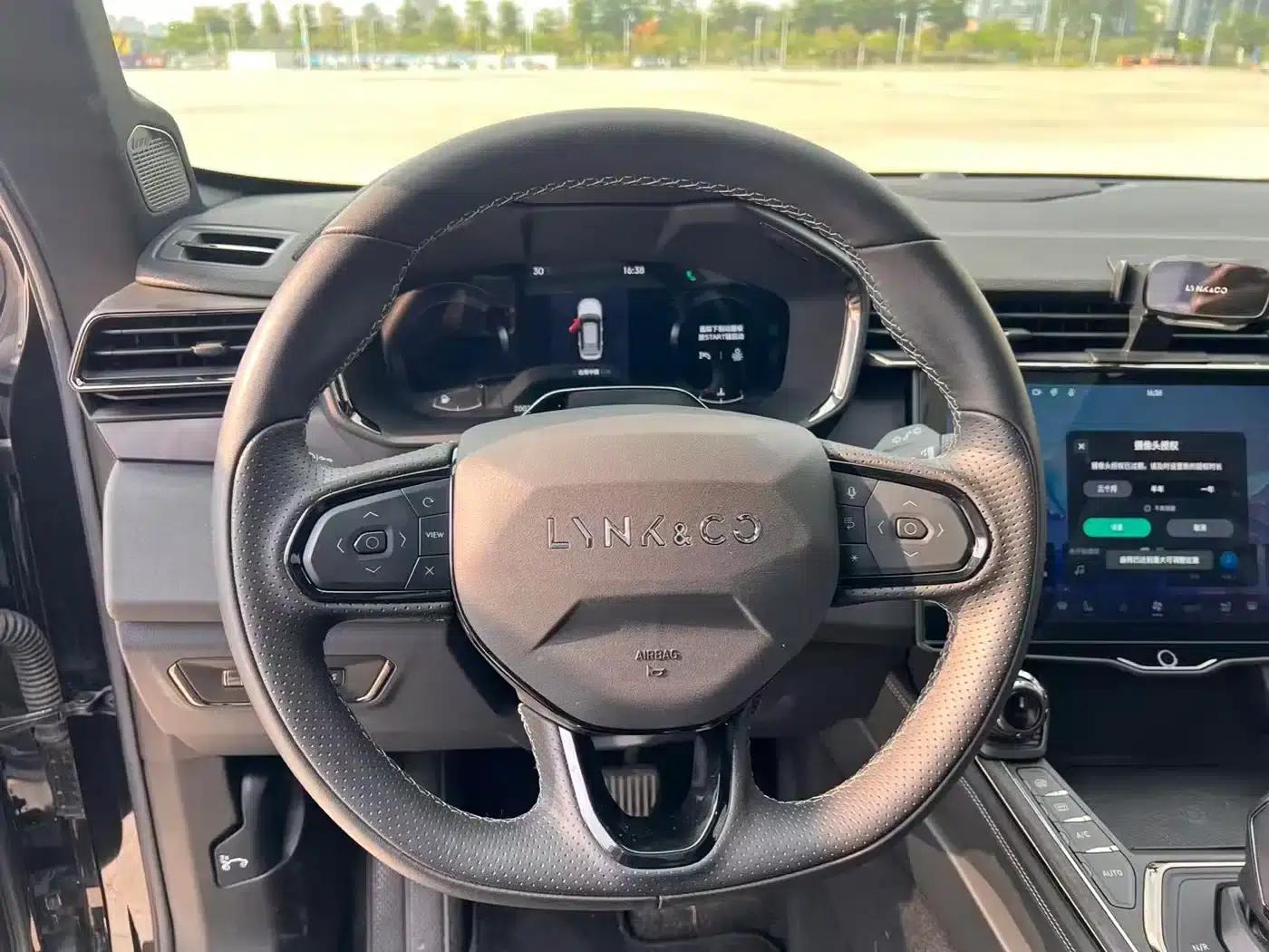 Lynk & Co 01 2023 2.0TD AWD Dark Edition — миниатюра 15