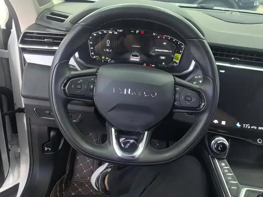 Lynk & Co 01 2021 2.0TD Two-Wheel Drive Pro — миниатюра 14