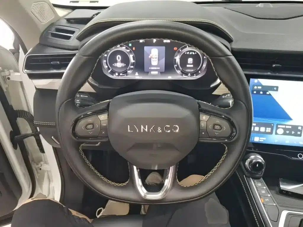 Lynk & Co 01 2024 2.0TD Two-Wheel Drive Global Edition — миниатюра 11