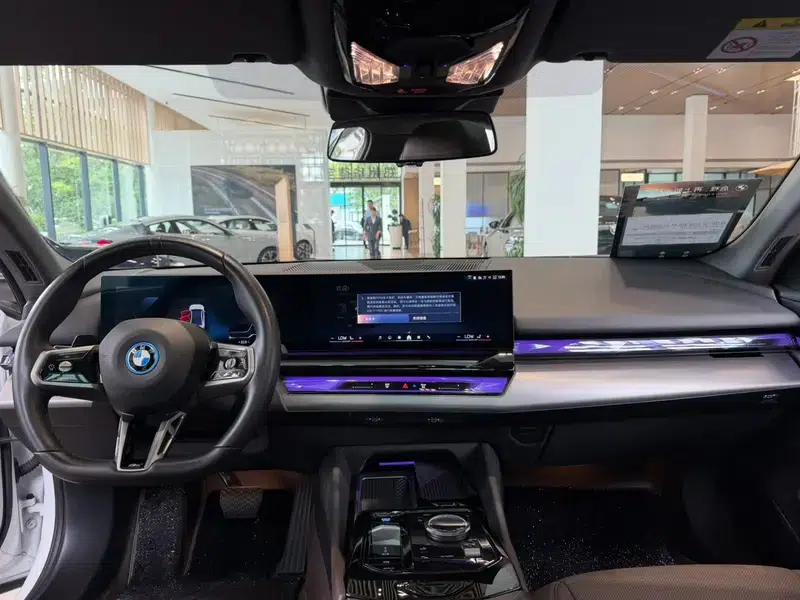 BMW i5 2024 eDrive35L M Sport Package — миниатюра 7