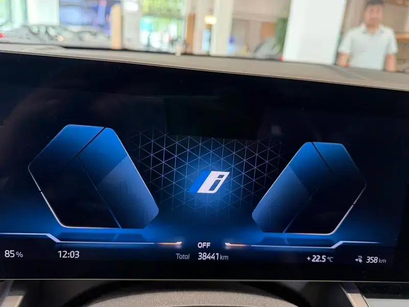 BMW i5 2024 eDrive35L M Sport Package — миниатюра 8