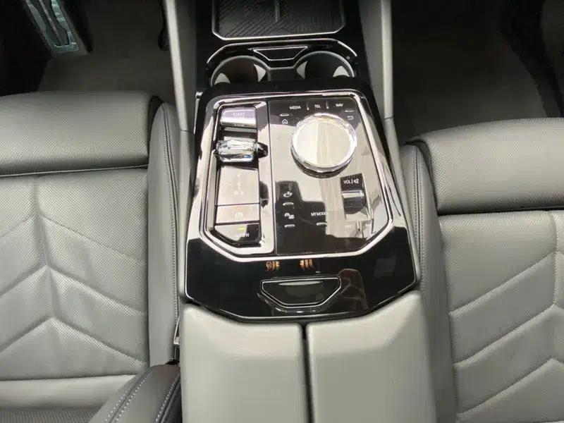 BMW i5 (Imported) 2024 M60 xDrive — миниатюра 6