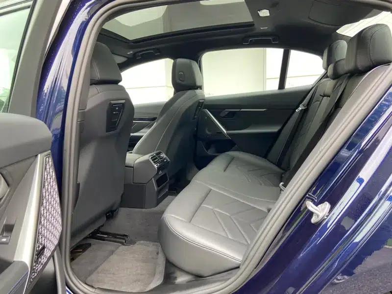 BMW i5 (Imported) 2024 M60 xDrive — миниатюра 10