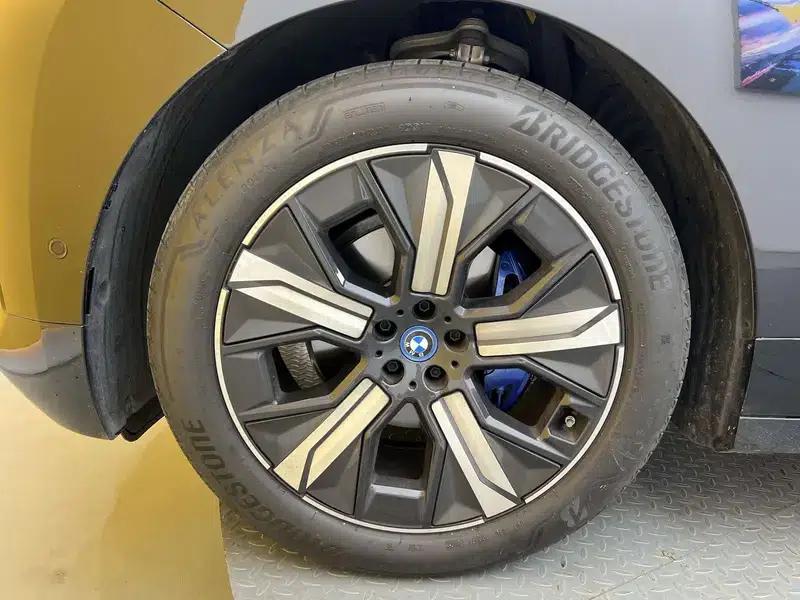 BMW iX 2023 xDrive40 — миниатюра 28