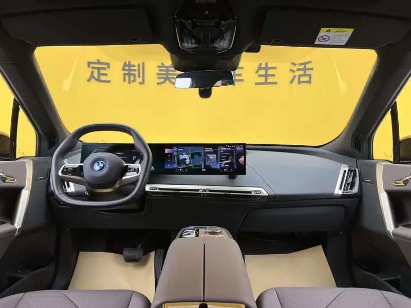 BMW iX 2023 xDrive40 — миниатюра 31